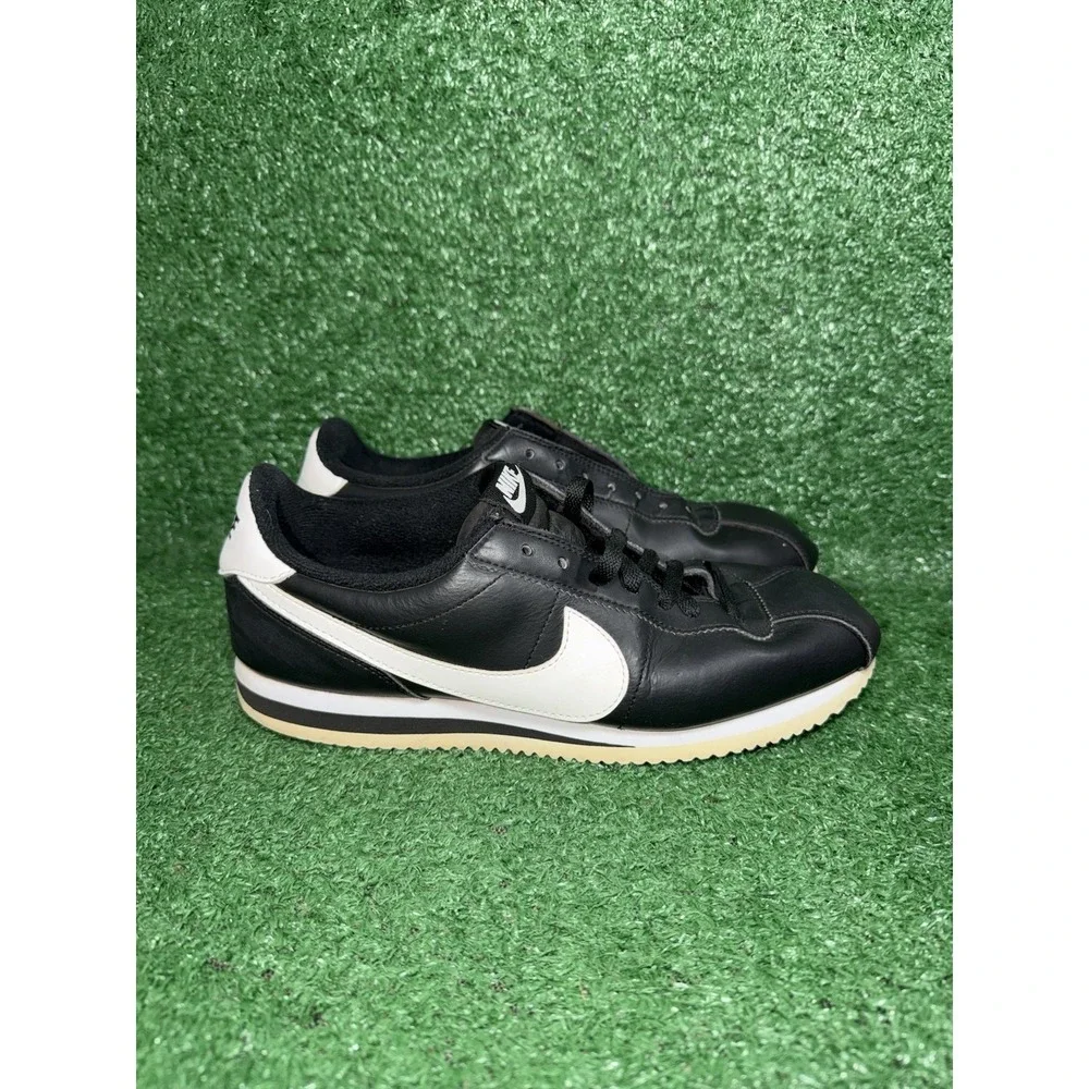 Nike Cortez Classic Mens Size 9 Black White Comfort Walking Shoes Skate Sneakers